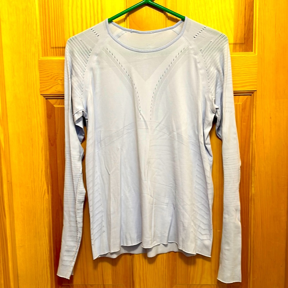 Lululemon size 8 pale lavender top.